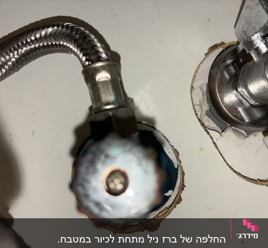 חיבורים וצינורות מתכת בתחום האינסטלציה